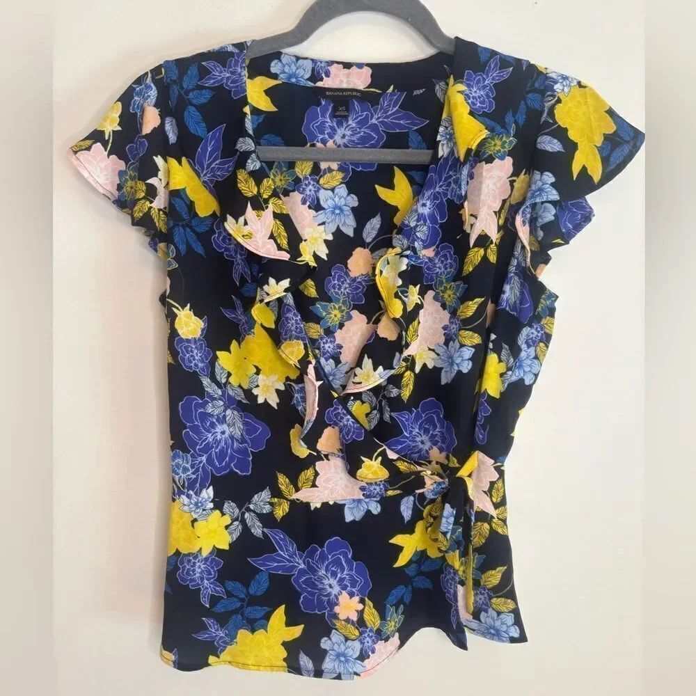 Banana republic EUC black/blue yellow floral wrap style short sleeve top Size XS